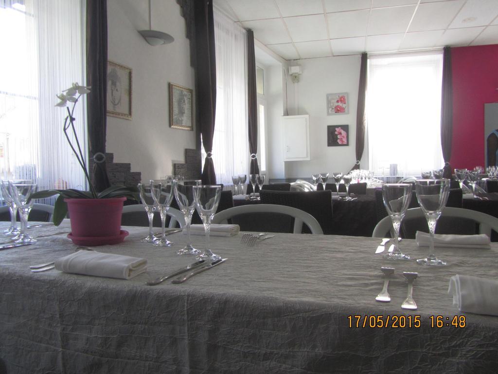 Logis Hotel Au Croissant Buzançais Εξωτερικό φωτογραφία